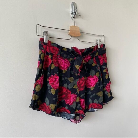 Aritzia “Talula” Rose Flowy Short Shorts (Size:4) - Picture 3 of 7